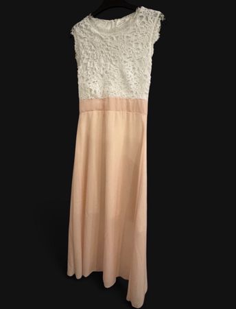 Kleid mit Spitze und Satin B. Rosa