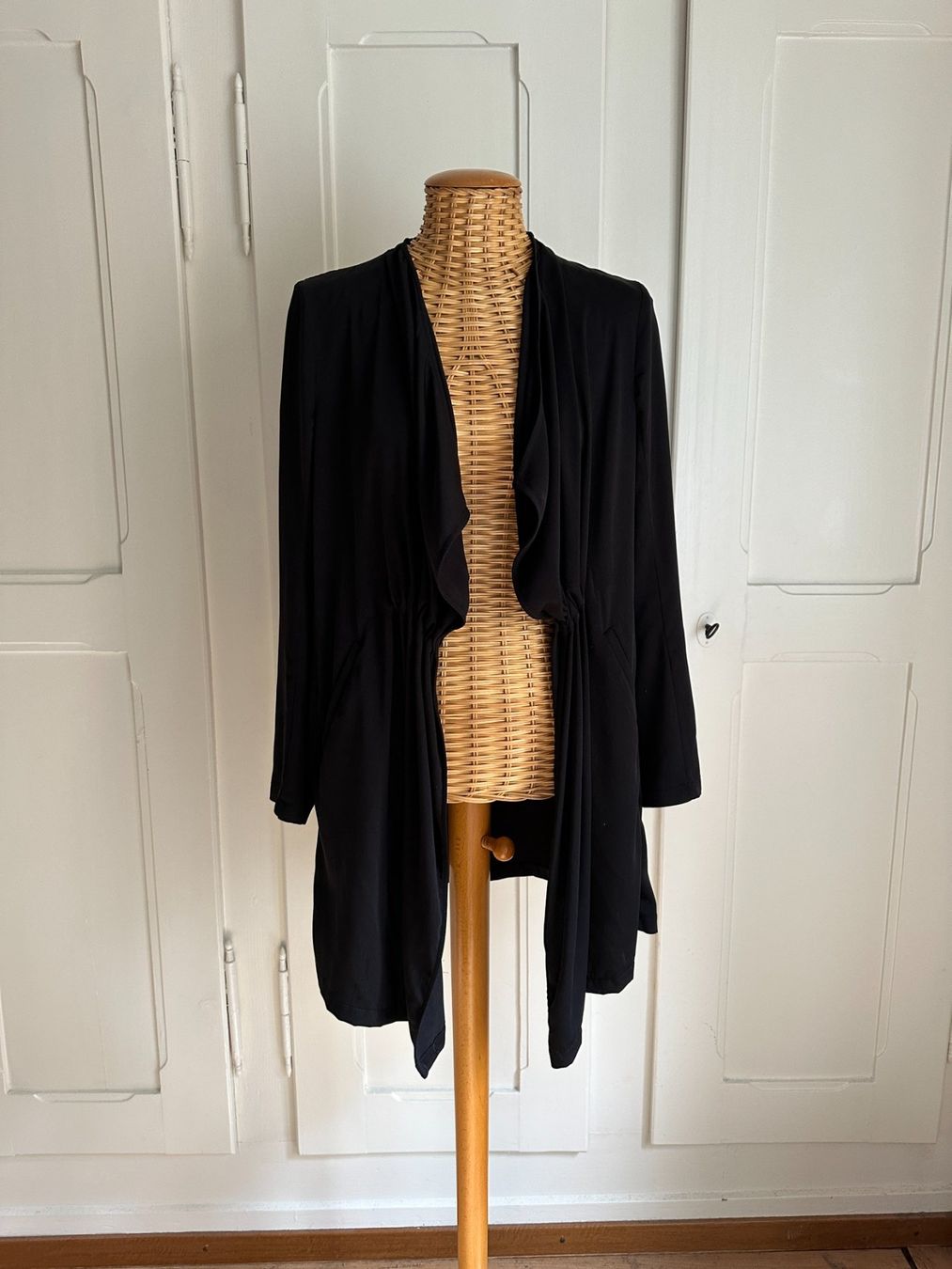 Zara Vestes: ZARA - Jacke schwarz XS – D'occasion à Zürich par Diazaio
