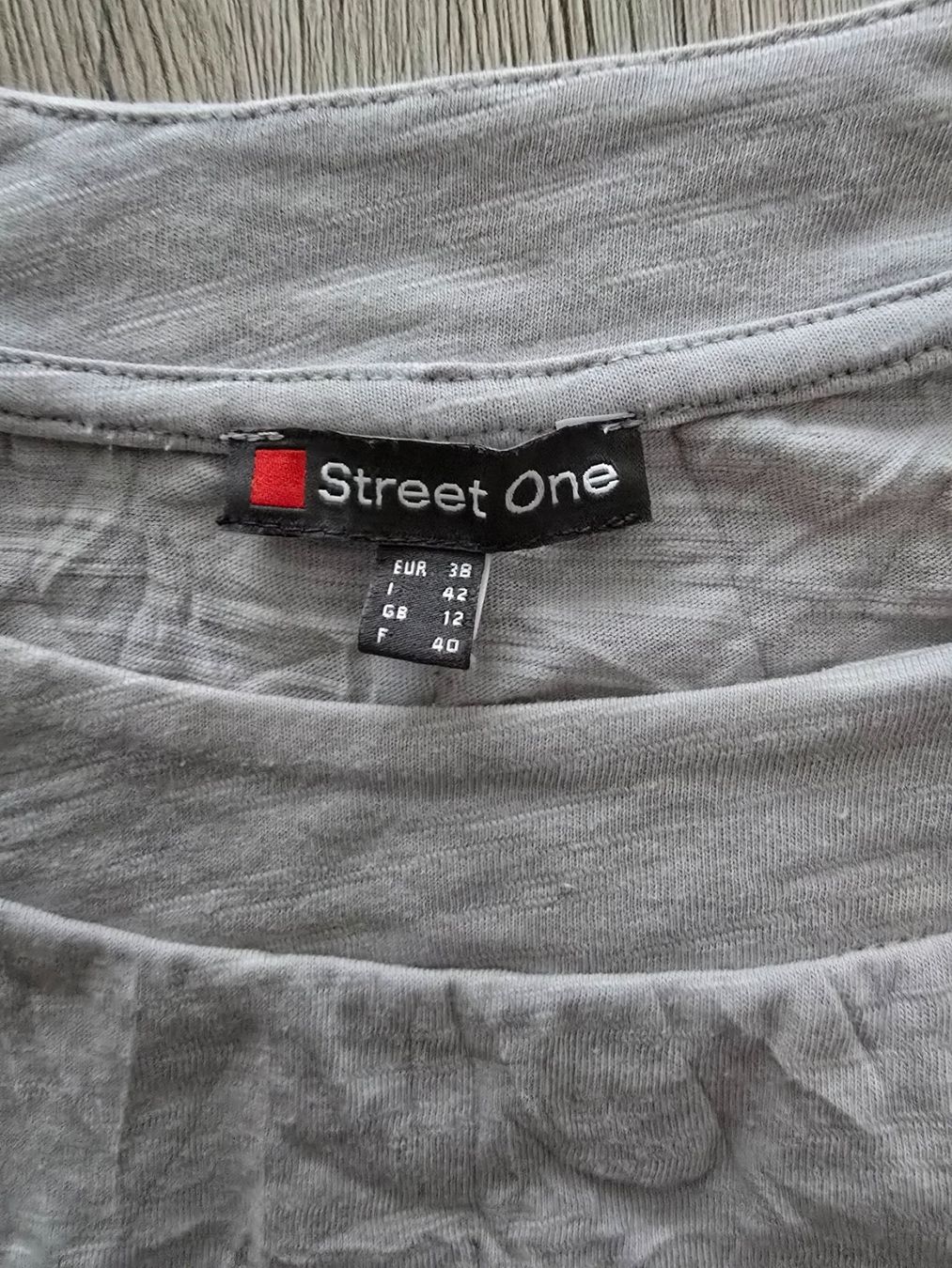 Top: Herziges Streetone Knittertop – Usato da Zürich venduto da Sustainability 1