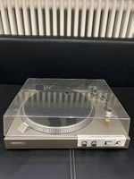 Zeitloser Plattenspieler Sony PS-212A silbern