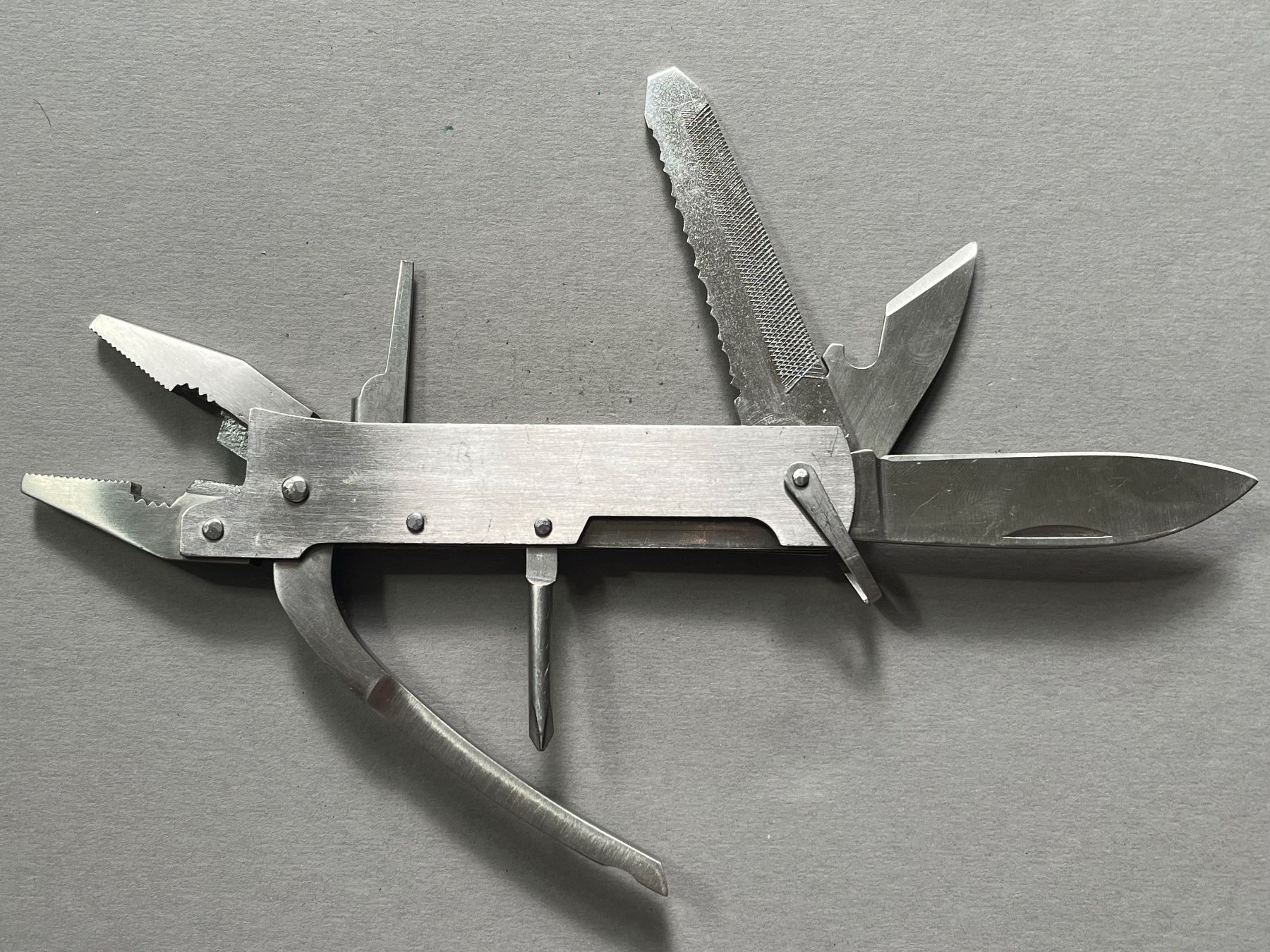 Tous les outils: Neuwertiges Multitool mit Etui – Neuf (Voir description) à Zürich par FV.vintage