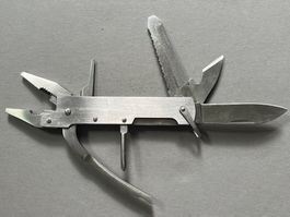 Neuwertiges Multitool mit Etui