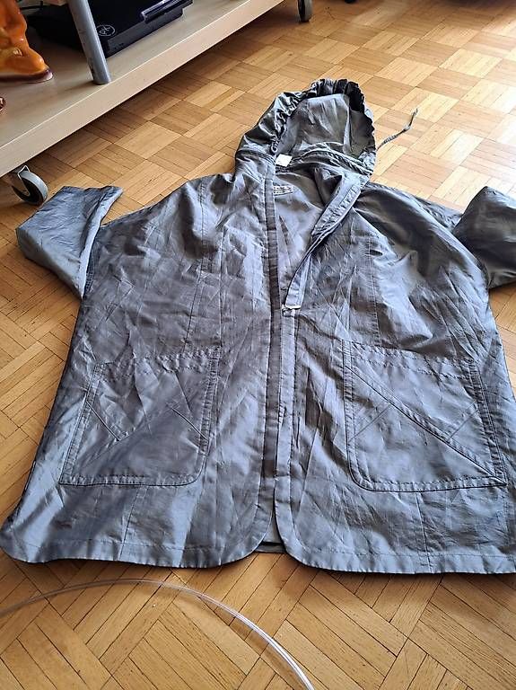 Vestes: Veste de pluie – D'occasion à La Chaux-de-Fonds par atipik