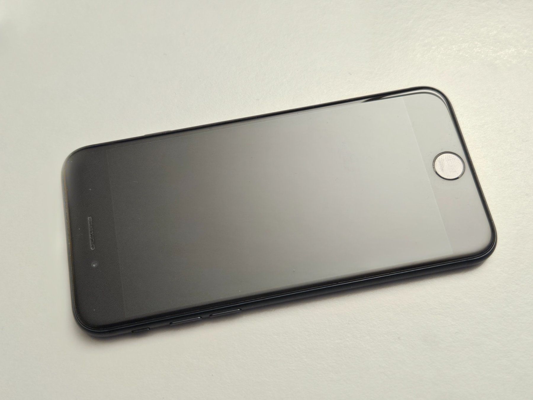 Apple Handys / Smartphones: iPhone SE / Black / 128GB inkl. Eiger Schutzhülle – Gebraucht aus Hinwil von 97 4