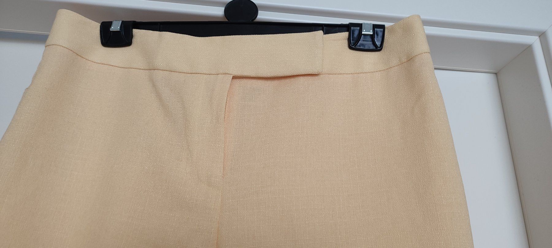 Pantaloni: Pantalon d'été jaune – Nuovo e nell'imballaggio originale da St-Cergue venduto da Neviana 1