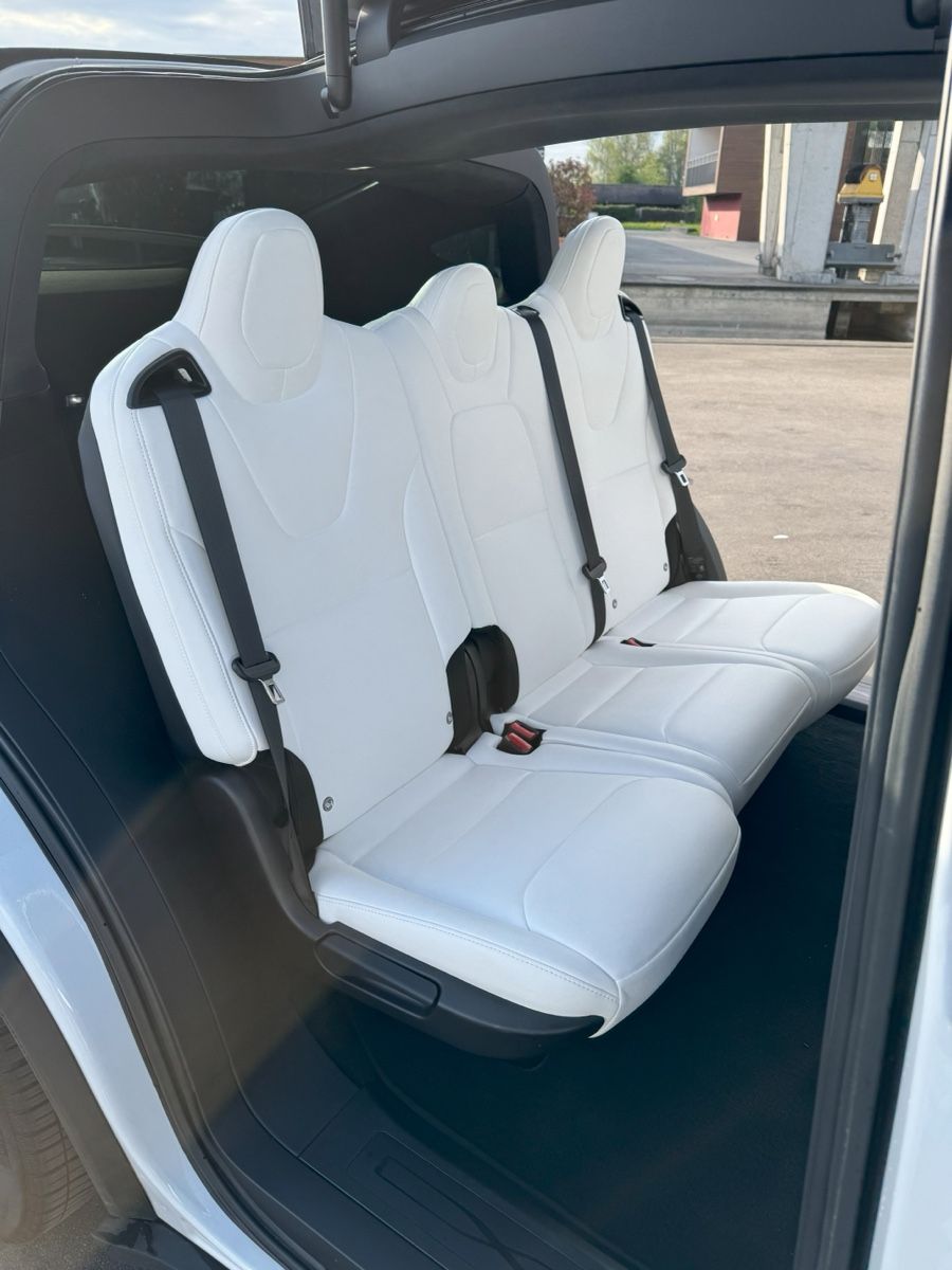 Tesla Automobili: Tesla Model Long Range Raven, 10/2020, 5-Sitzer – Usato da Zug venduto da flo_fb9f 5