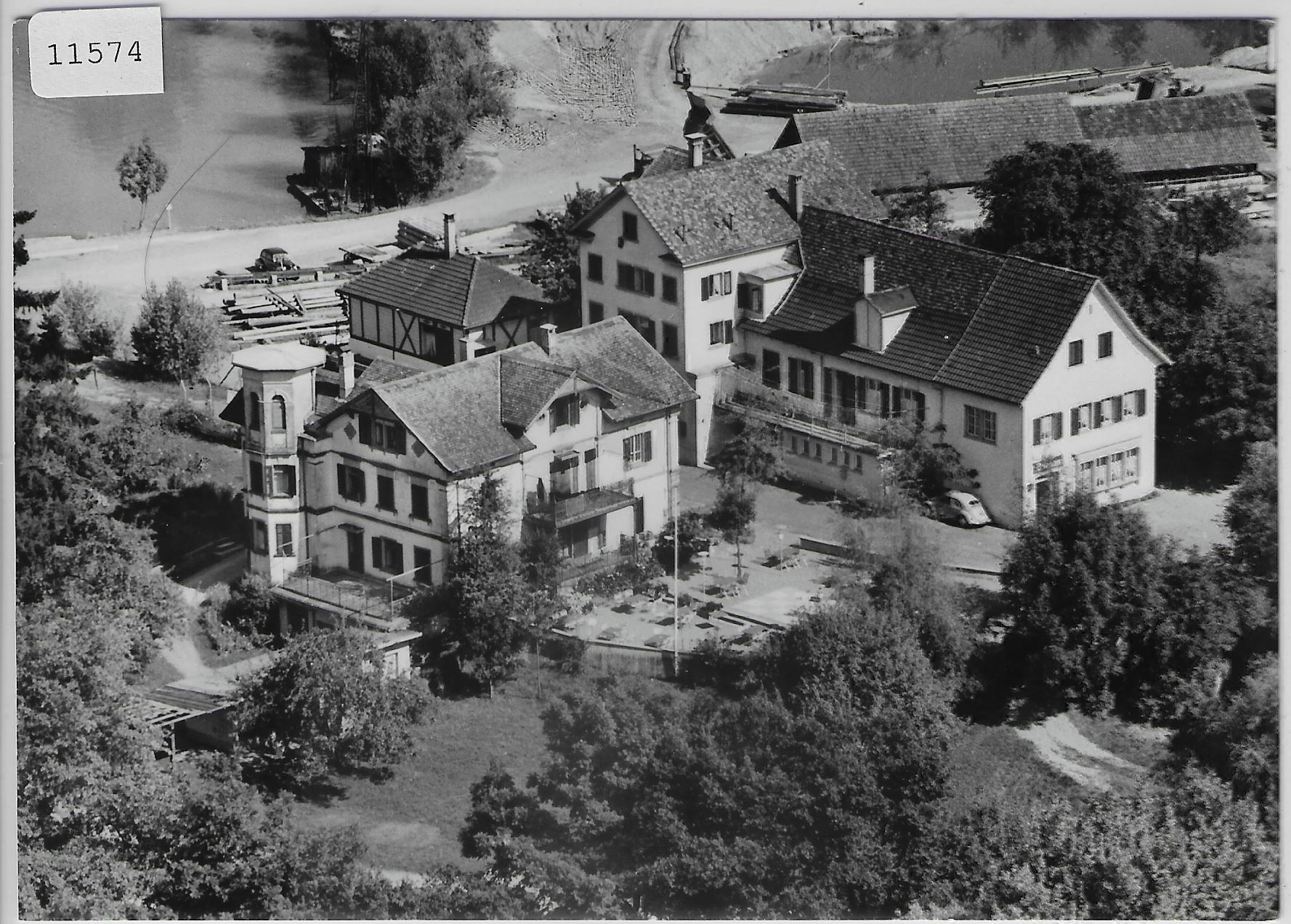 Cartoline postali: Flugaufnahme Hotel Bächau Bäch SZ – Antico da Ettingen venduto da Kartenplanet