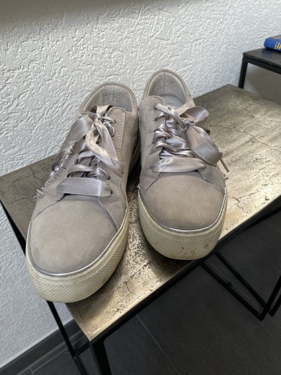 Walder Scarpe da donna: Sneaker 184 by Walder grau mit Perlen Grösse 39 – Usato da Homberg b. Thun venduto da Homata 1