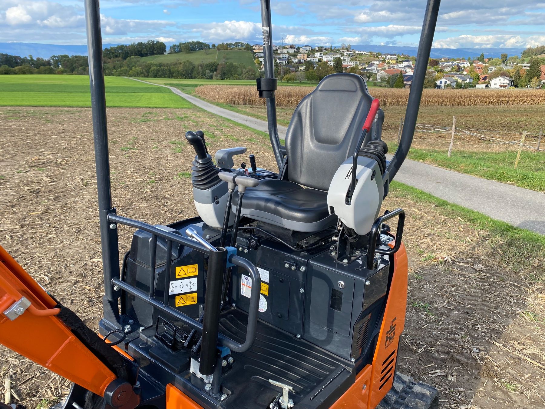 Hitachi Bagger: Bagger Hitachi ZX17U-6 – Gebraucht aus Courgevaux von  7