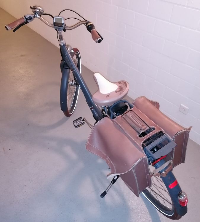 Elegantes E Bike Mit Anhanger Fotos