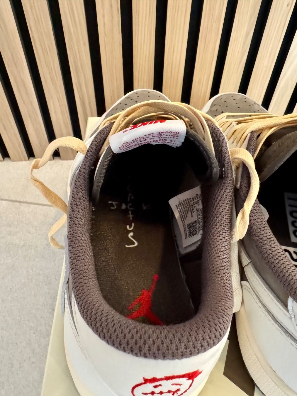 Nike Herrenschuhe: Nike Travis Scott Reverse Mocha - Gr. 42.5 – Gebraucht aus Illnau von  6