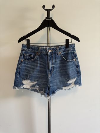 Short en jean Clockhouse taille 38, parfait pour l'été!