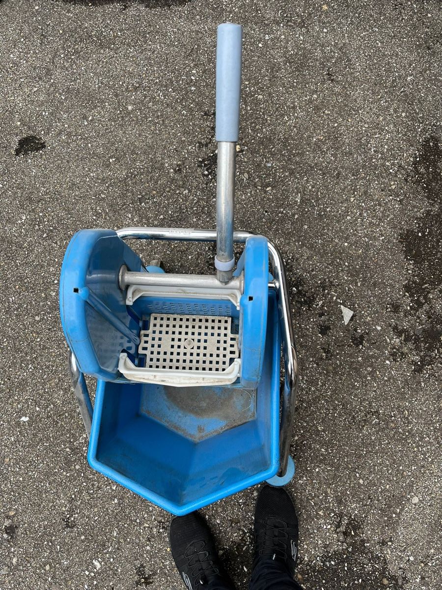 Contenitori & Simili: Putzeimer mit Presse auf Rollen – Usato da Wiggen venduto da Antoniotto