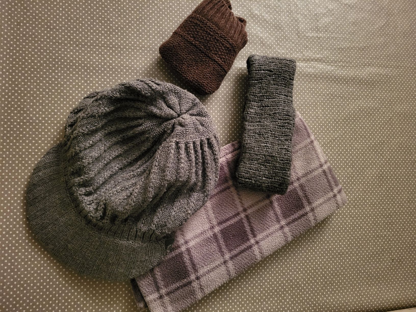 Altro in  Abbigliamento & Accessori: Kappe,Schal Stirnband Aet – Usato da Seengen venduto da Esreja 2