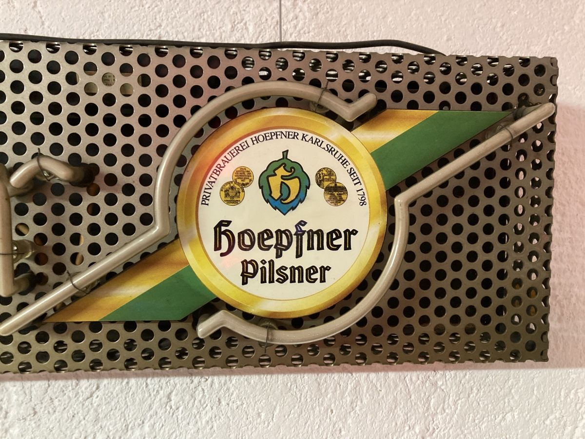 Lampade: Leuchtreklame Neon Hoepfner Pilsner – Usato da Brittnau venduto da Paptor 5