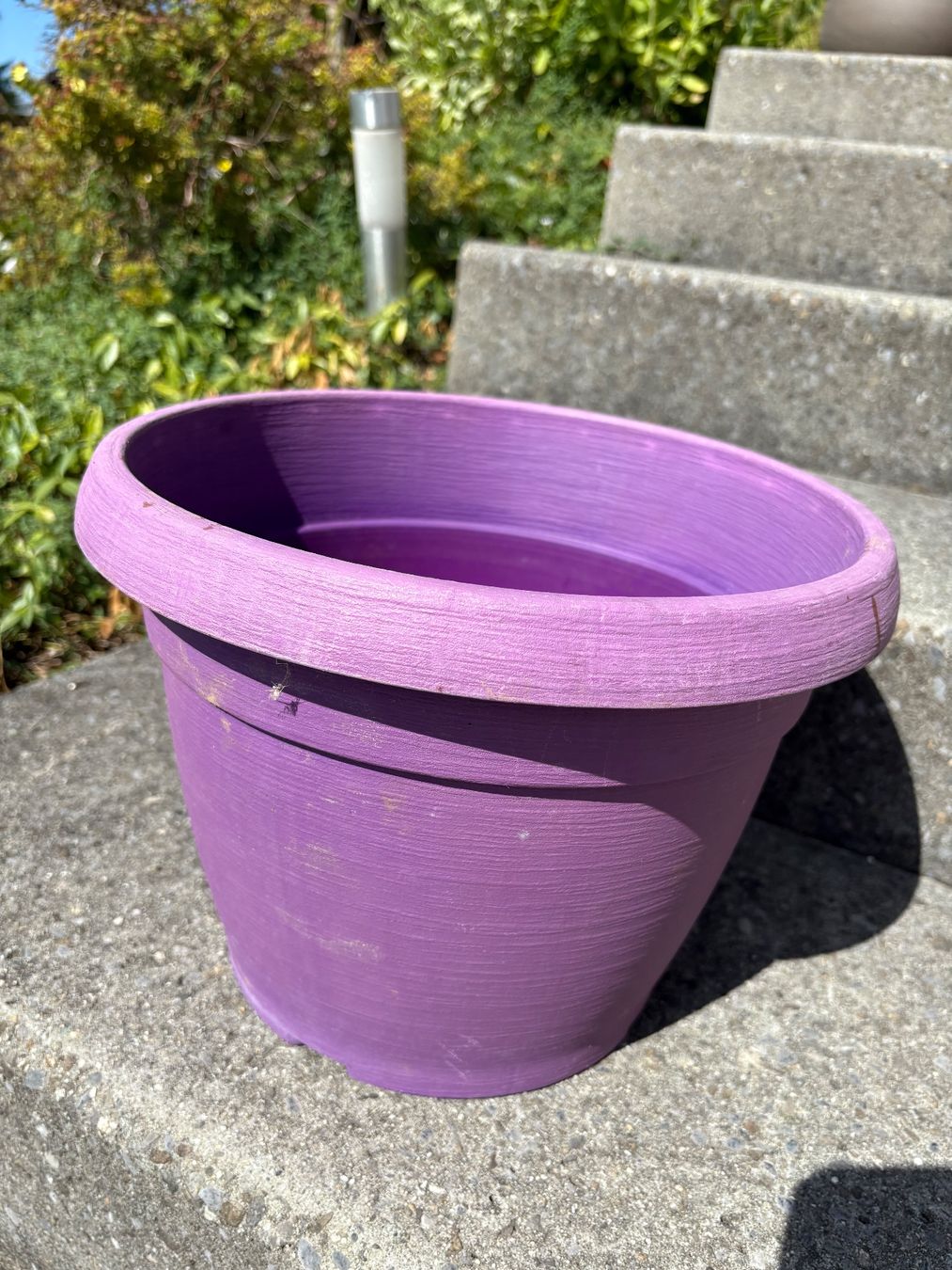 Pots de fleurs: 4 Töpfe Kunststoff / Schilf – D'occasion à Duggingen par Adrian01112 3