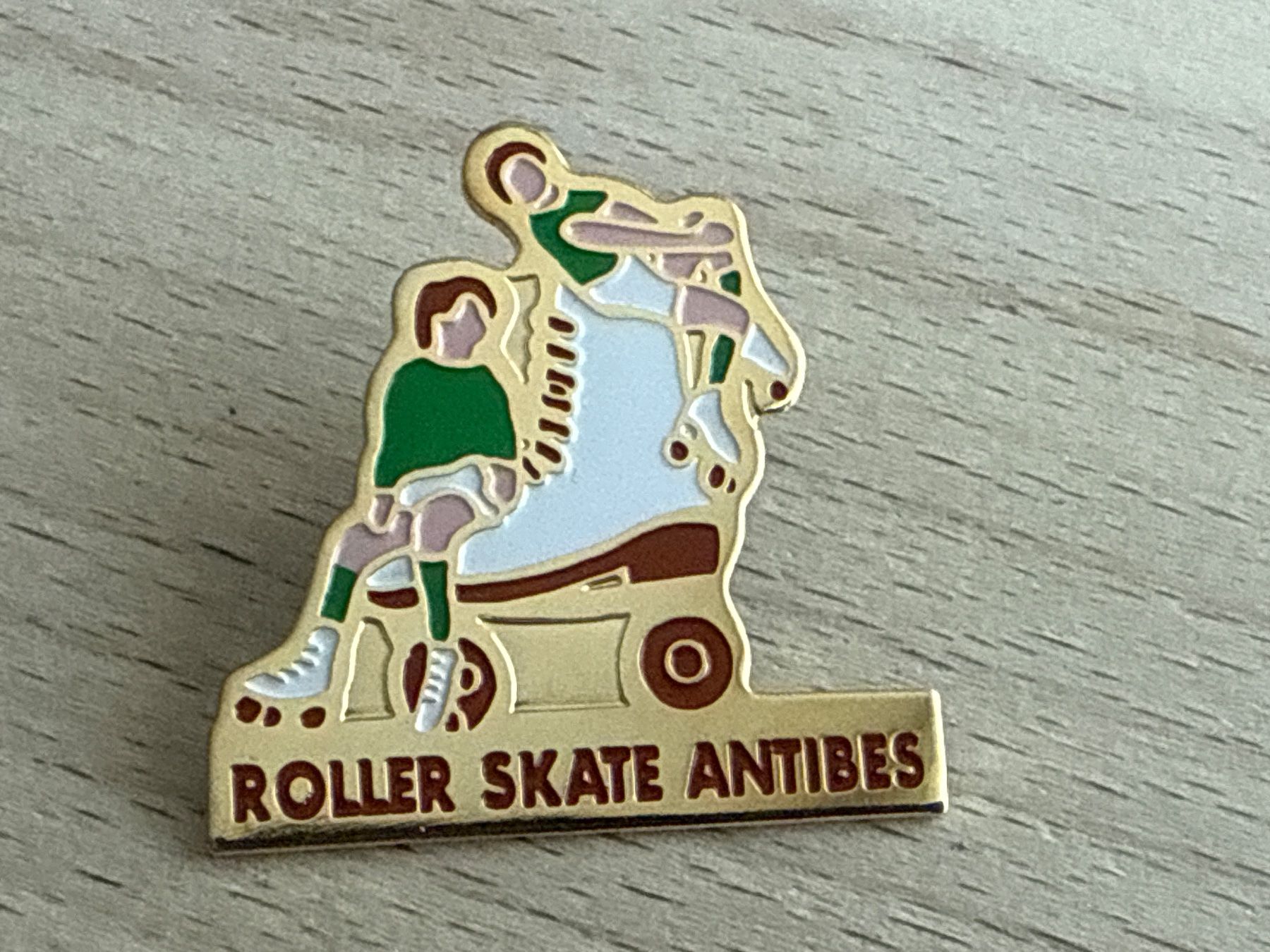 Placchette & Badge: Pin Roller Skate Antibes – Usato da Glattbrugg venduto da Schweigmatt