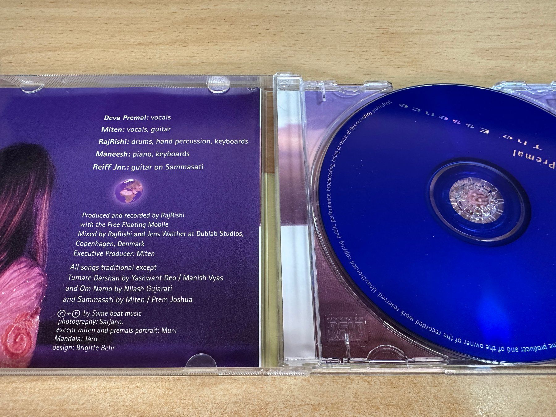 CD: M4 Deva Premal – The Essence – Usato da Rikon im Tösstal venduto da Alpenmutz 2
