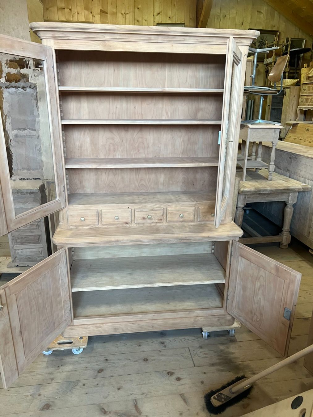 Credenze: ART 1082-H Buffet cerisier sablé – Usato da Pont-La-Ville venduto da BCMGLEAL 2
