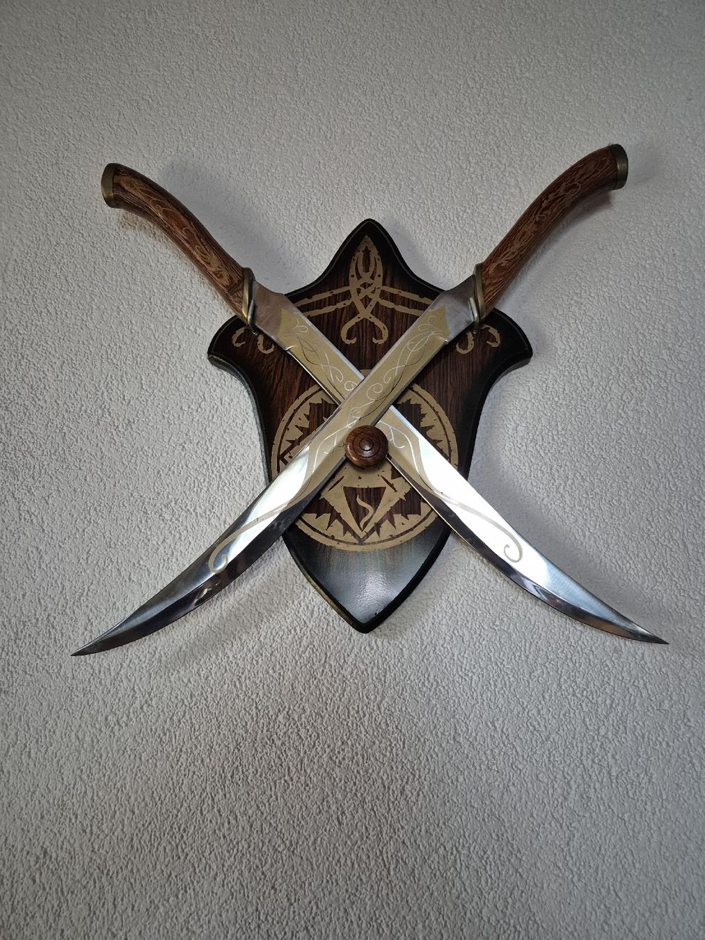 Sonstiges zum Sammeln & Seltenes: Répliques exact des dagues de combat de Legolas, sur support – Neu (gemäss Beschreibung) aus Lausanne von mly_j8yp