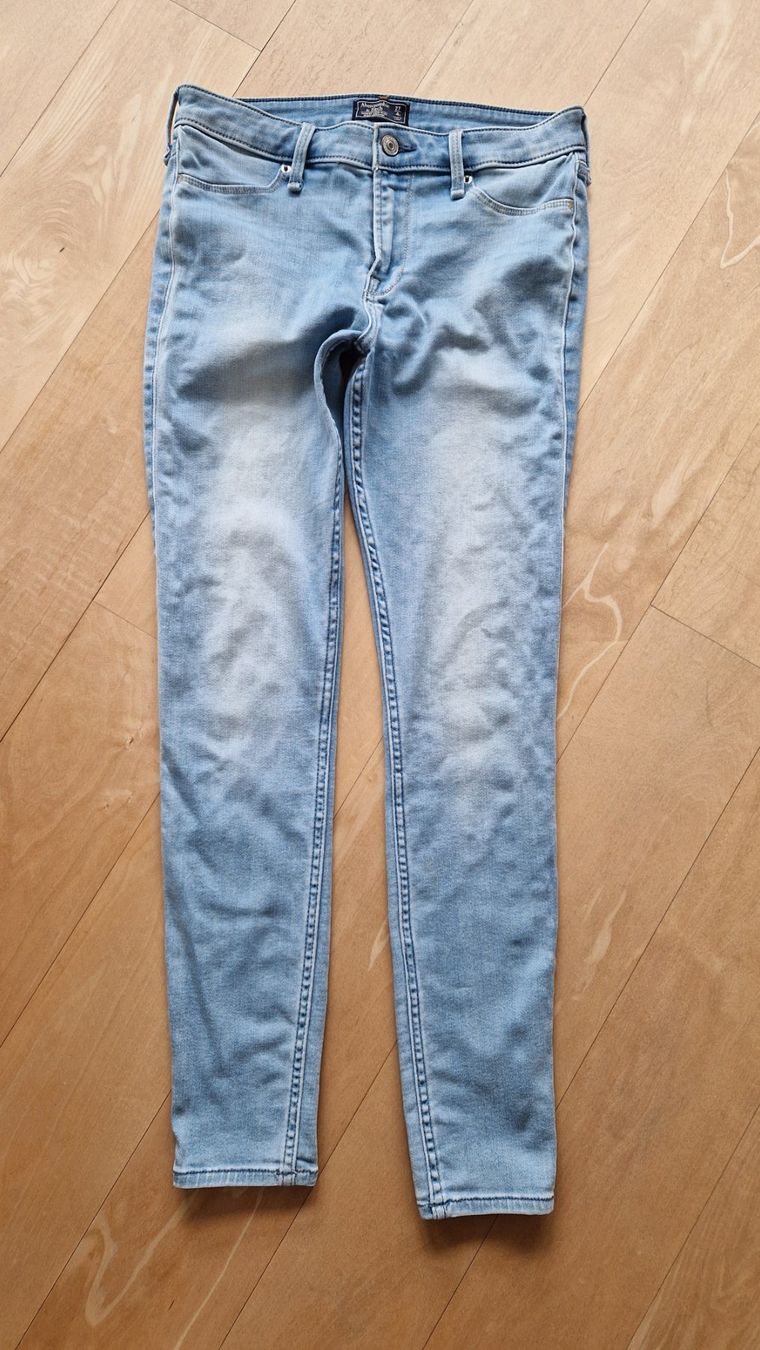 Abercrombie Jeans: Abercrombie & Fitch jean legging 27R – Nuovo (secondo la descrizione) da Adliswil venduto da fashionholic 1