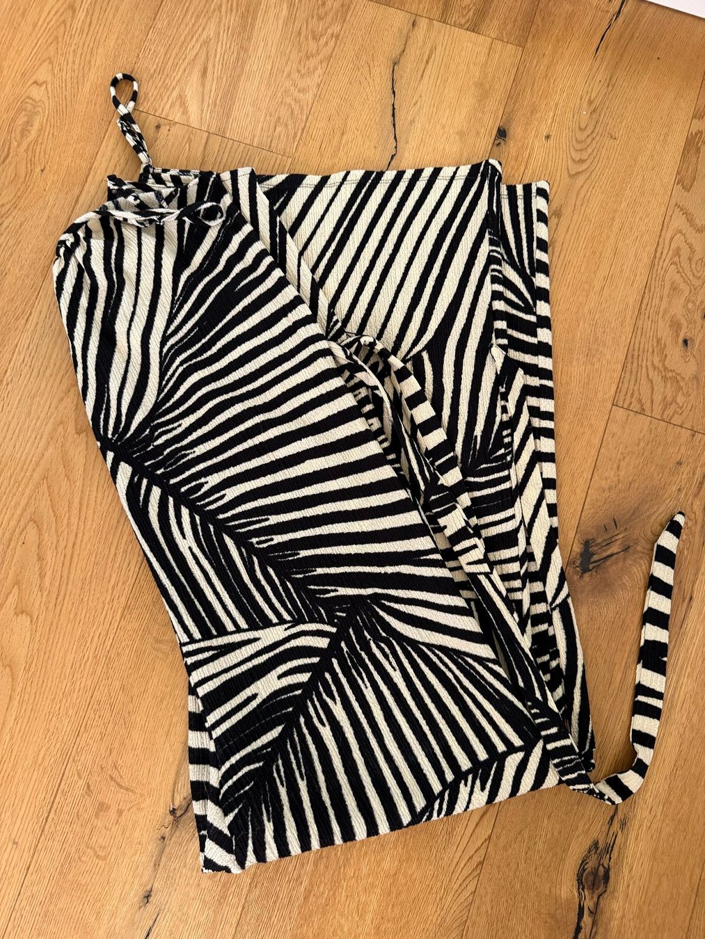 H&M Tute: Damen Kleider Set verschiedene Muster Grösse M – Usato da Lachen SZ venduto da ann_l2k6 3