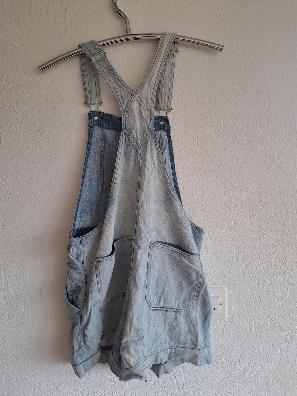H&M Tute: Toller kurzer Denim Jumpsuit – Usato da Oberhasli venduto da Lea98 1