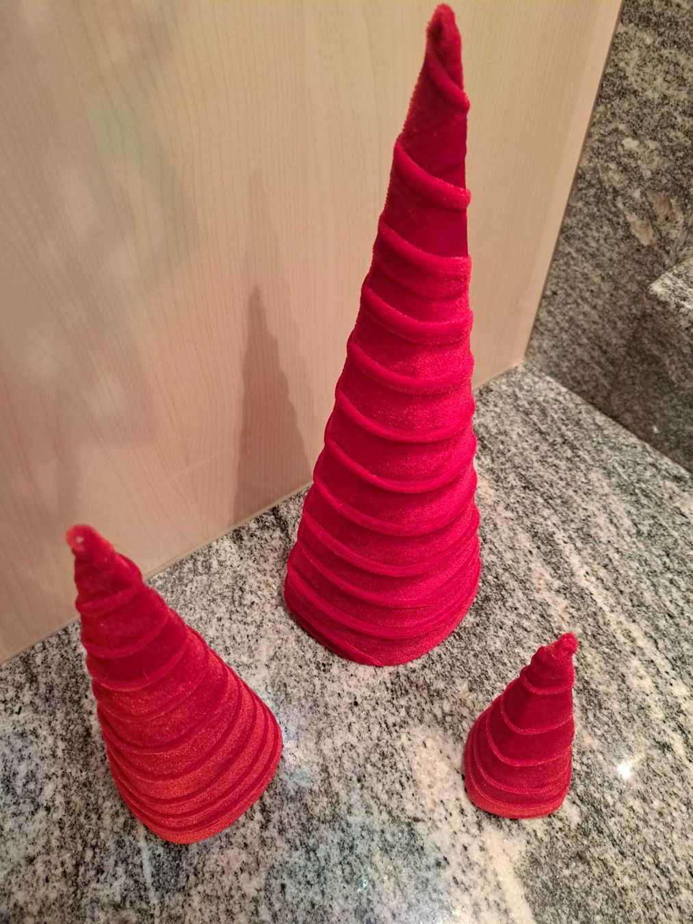 Tutte le decorazioni: 3er Set Dekokegel roter Samt, Tischdeko – Nuovo (secondo la descrizione) da Riedholz venduto da Schildmaid2 2