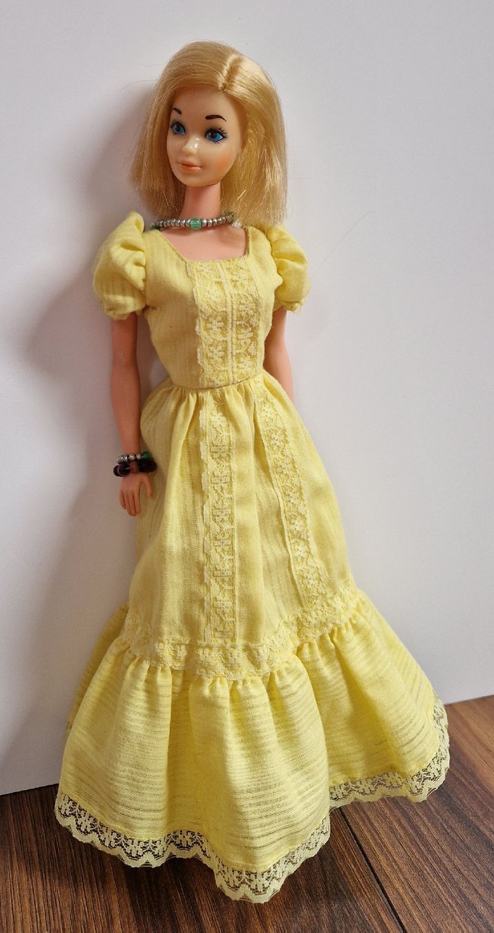 Statuette: Alte Barbie Puppe Doll – Usato da Büsserach venduto da Syd2000 1
