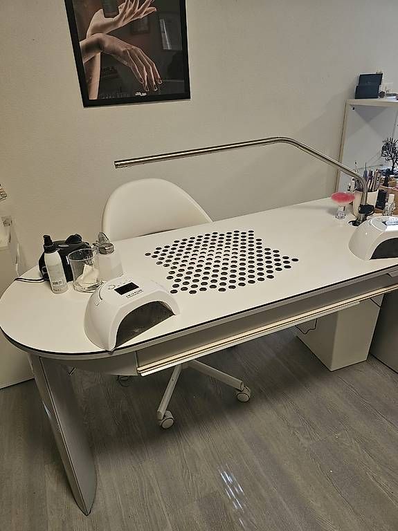 Tavoli: Table manucure à aspiration – Usato da Misery venduto da caropett11 2