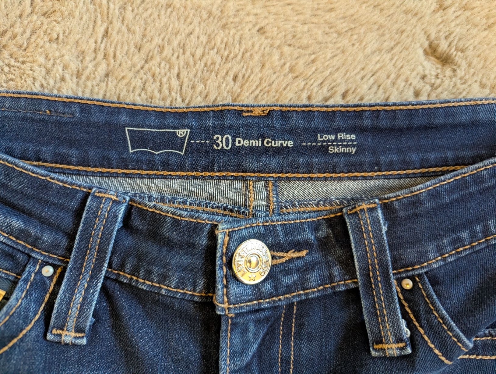 Levi's Jeans: jean Levi's 30 – Nuovo (secondo la descrizione) da Montreux venduto da dem_gyt9 2