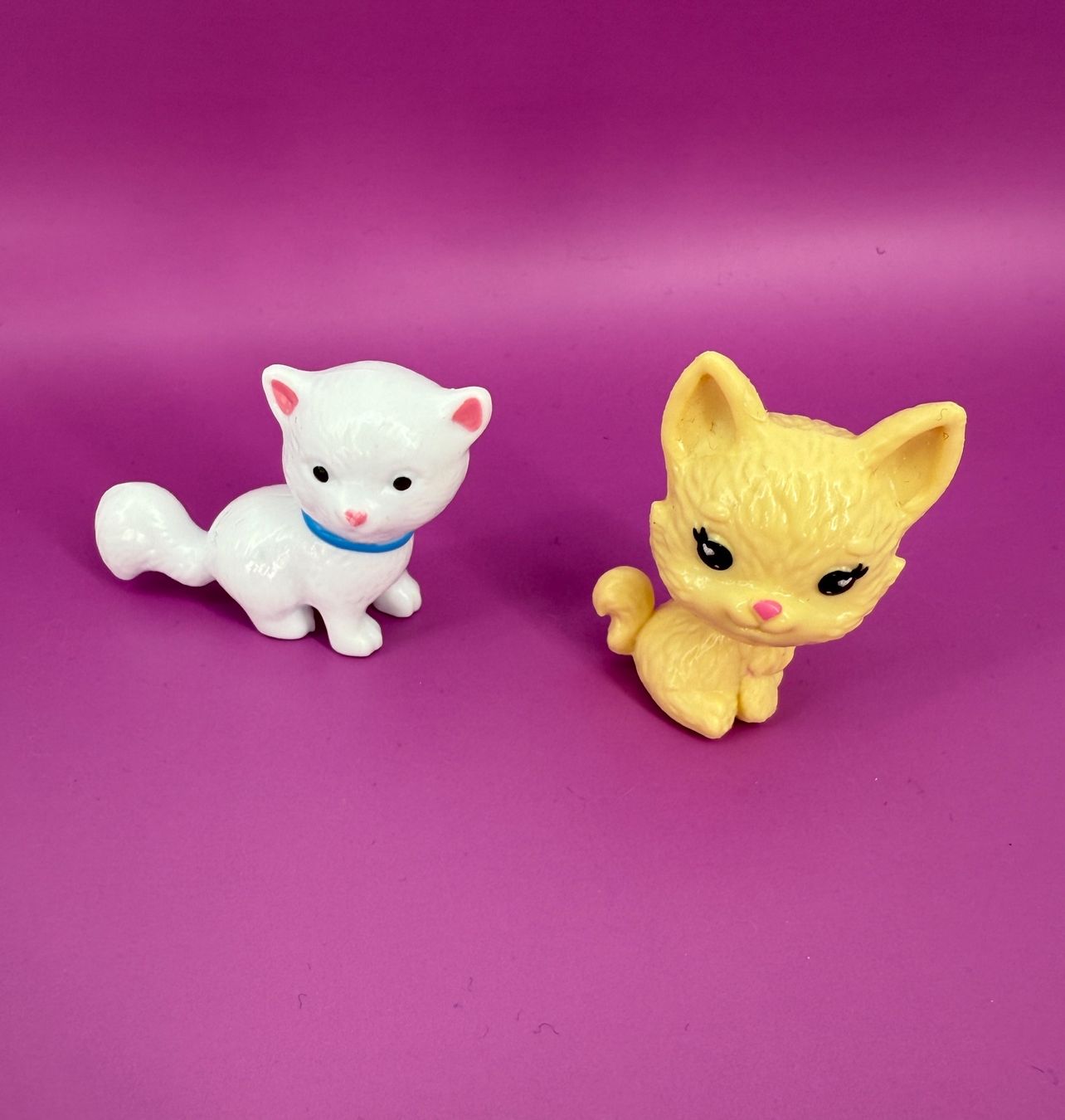 Giocattoli: 2 kleine Katzen Figuren – Usato da Auenstein venduto da moin.