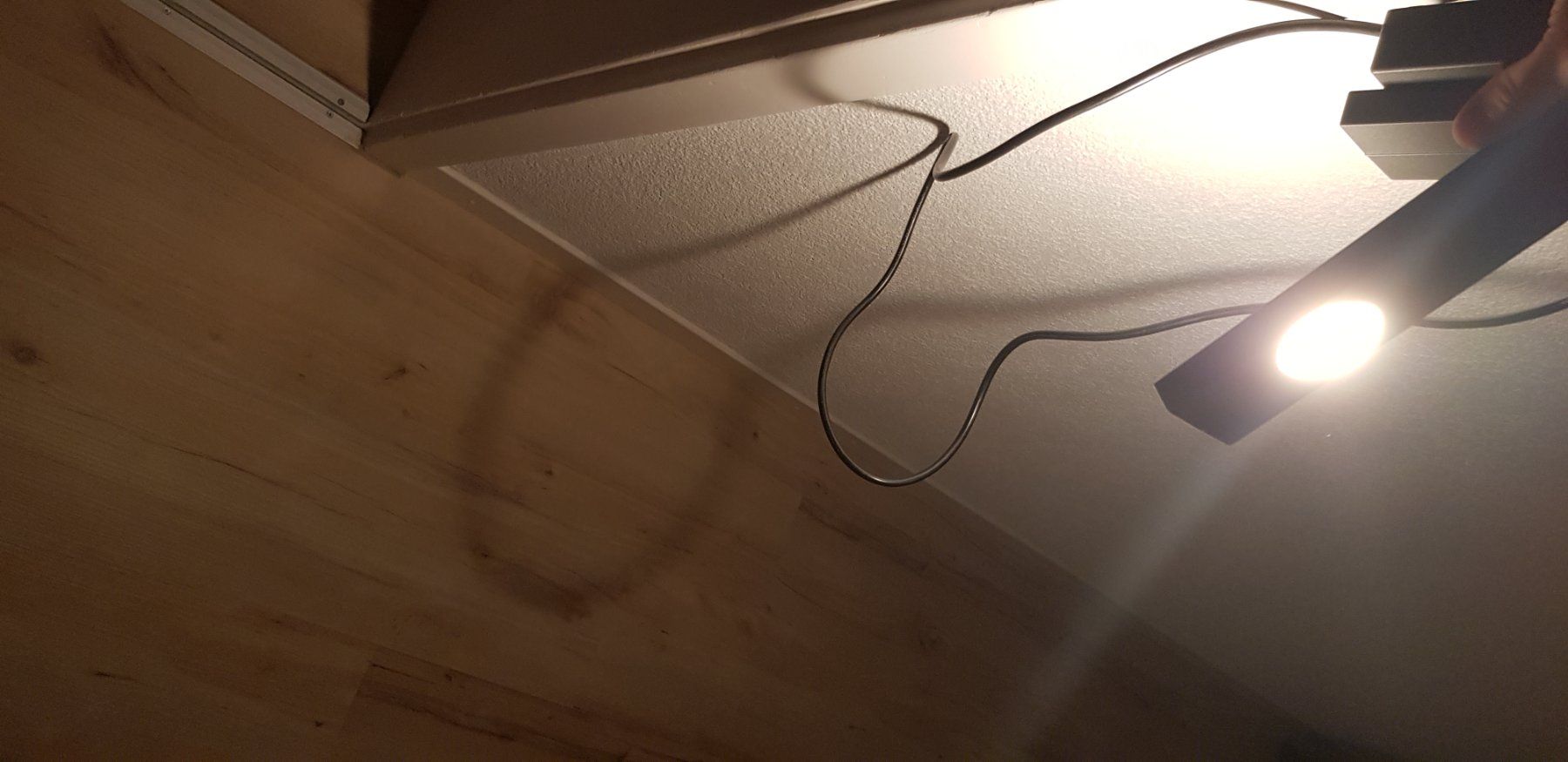 Lampen: Moderne LED-Wandleuchte mit Kabel und Stecker – Gebraucht aus Winterthur von ScooterBE 4