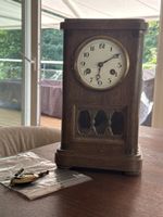 Antike Junghans Kaminuhr/Tischuhr aus Holz–mechanisch,
