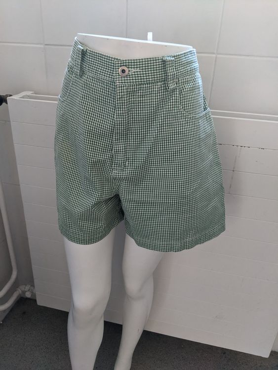 Pantaloni: Damen Shorts GR 42 – Usato da Langnau am Albis venduto da Judithsebi