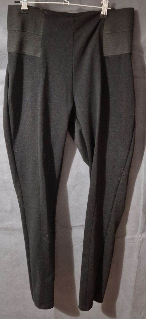 Pantaloni: 2 Pantalons noir élégant taille 46 – Usato da Reconvilier venduto da mulan22