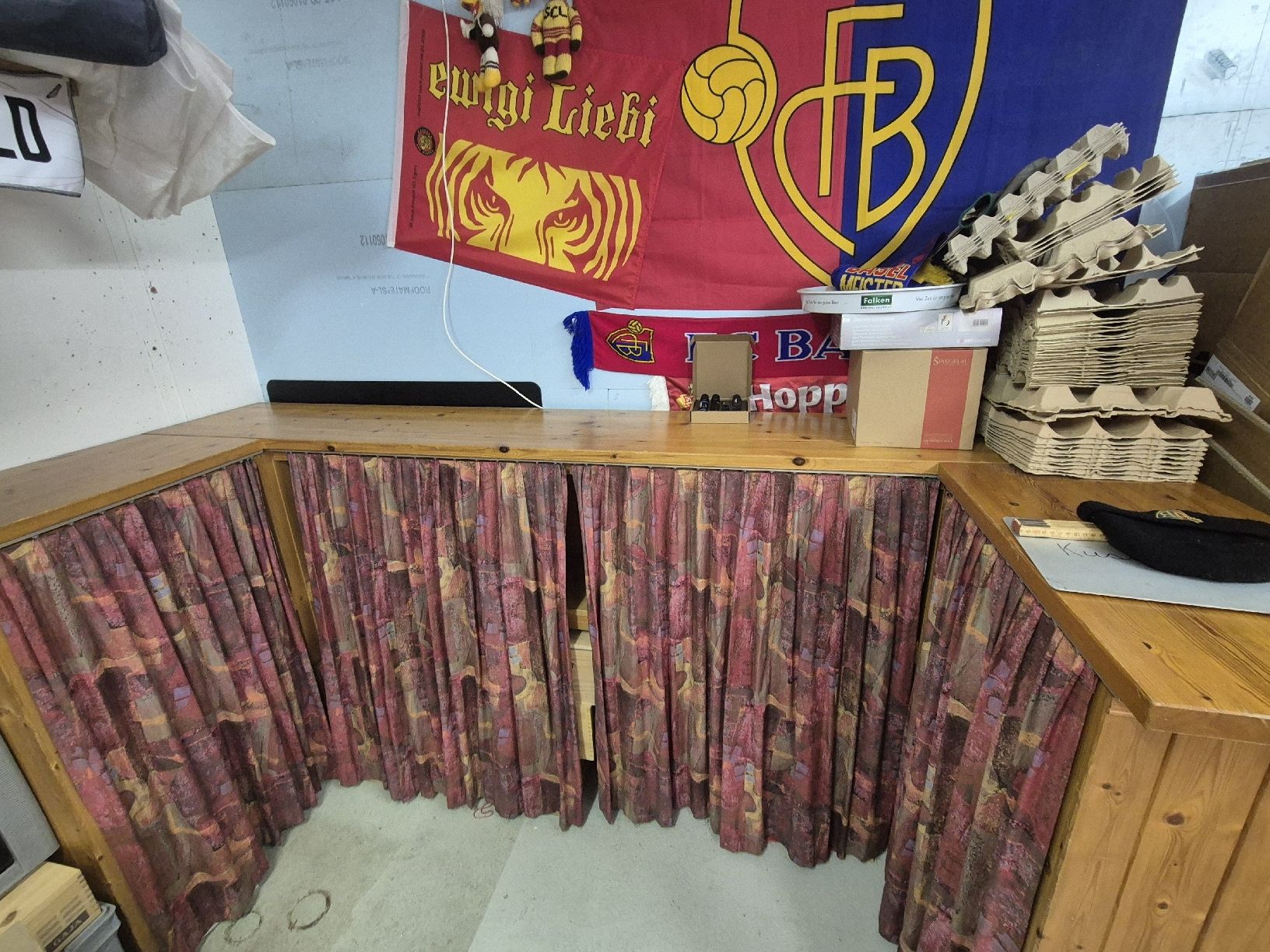 Allestimento di negozi e stand fieristici: Bartheke  B:245xT:101xH:113cm – Usato da Bowil venduto da Basima 1