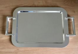 Plateau de service argenté, élégant pour vos cocktails!