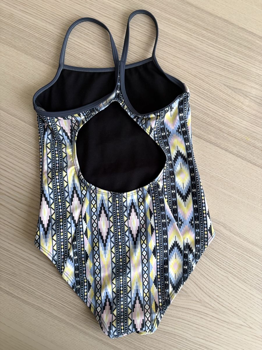 Costumi da bagno & Bikini: Badeanzug Beach Mountain gemustert Grösse 116 Ab 1.- – Usato da Luzern venduto da One0911 1