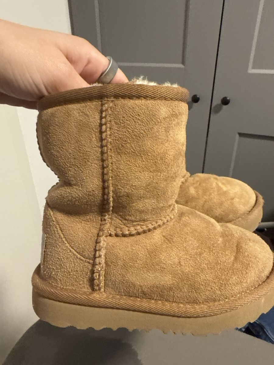 Ugg Scarpe per ragazzi: Ugg – Nuovo (secondo la descrizione) da Chavannes-des-Bois venduto da por_bq5v 1