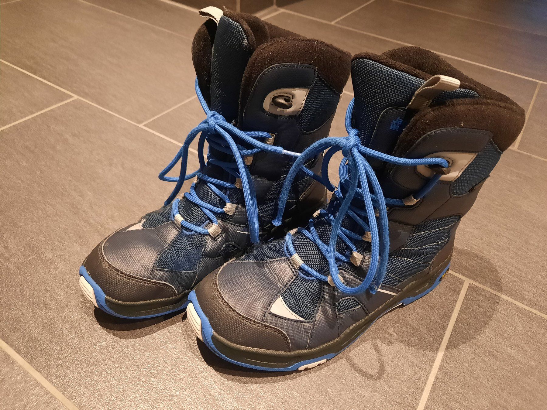 Jack Wolfskin Scarpe per ragazzi: Winterschuhe Jack Wolfskin Gr. 39 – Usato da Rothrist venduto da Ellie