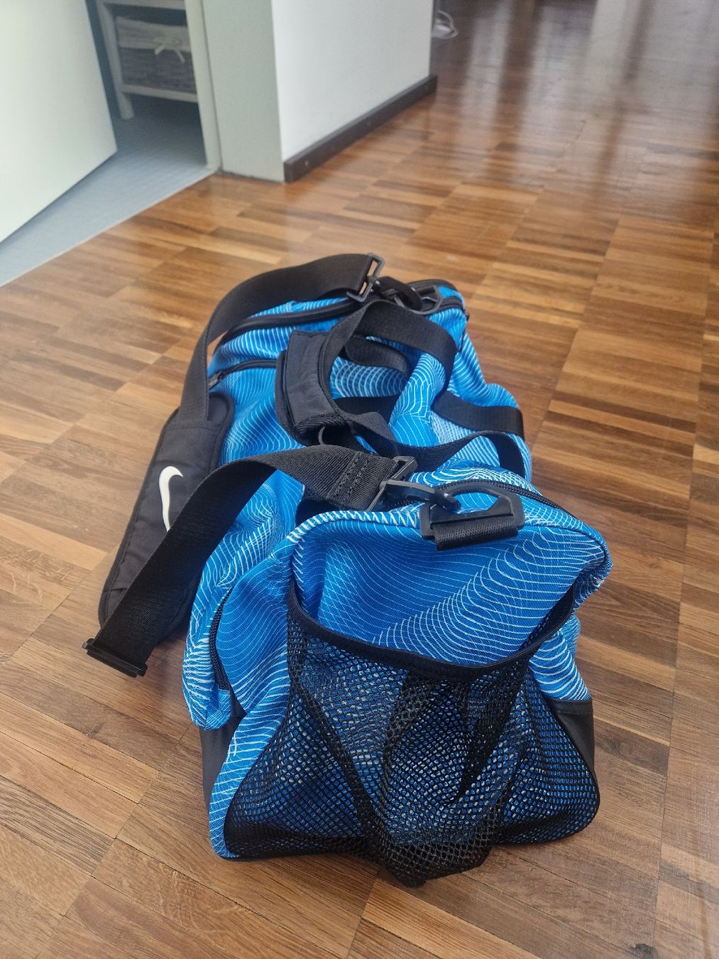 Nike Borse: Nike Sporttasche ca. 30l – Nuovo (secondo la descrizione) da Horgen venduto da olivi_1988 2