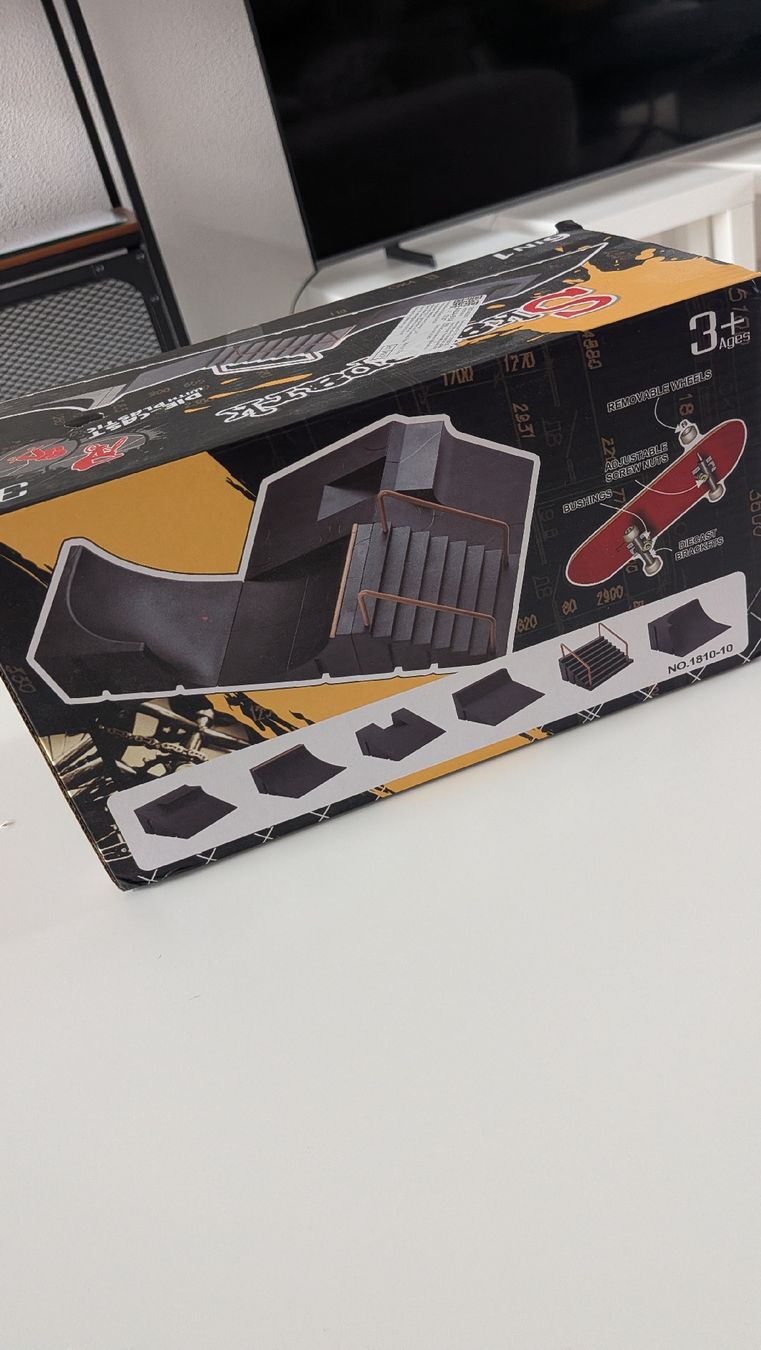 Jouets: Mini skatepark + skateboards – Neuf (Voir description) à Bonstetten par Johanne_Lamalle 1