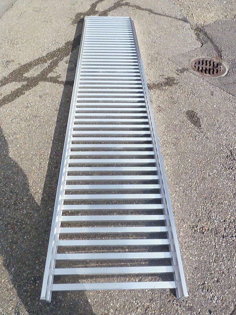 Altre attrezzature per stalle: Mistrampe 6m aus Aluminium- Schweizer-Fabrikat – Nuovo (secondo la descrizione) da Madiswil venduto da Enidi