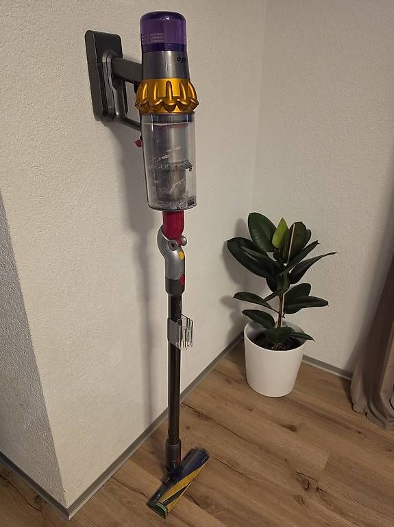Staubsauger & Zubehör: Dyson V15 inklusive Zubehör – Gebraucht aus Herznach von _minions 1