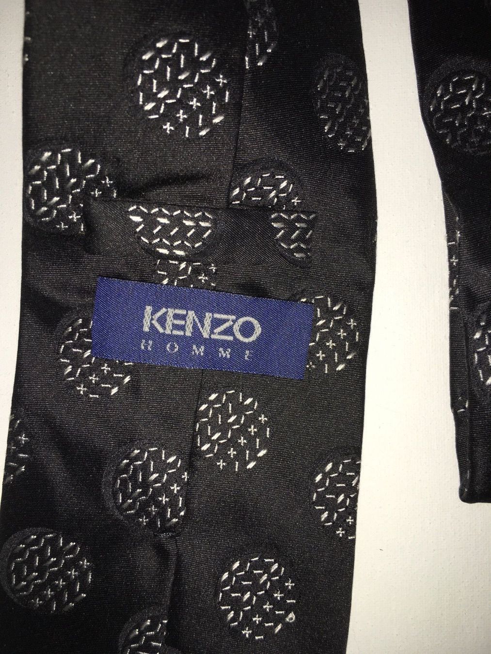 Kenzo Cravatte: Kenzo Krawatte Seide schwarz – Usato da Zug venduto da smile060
