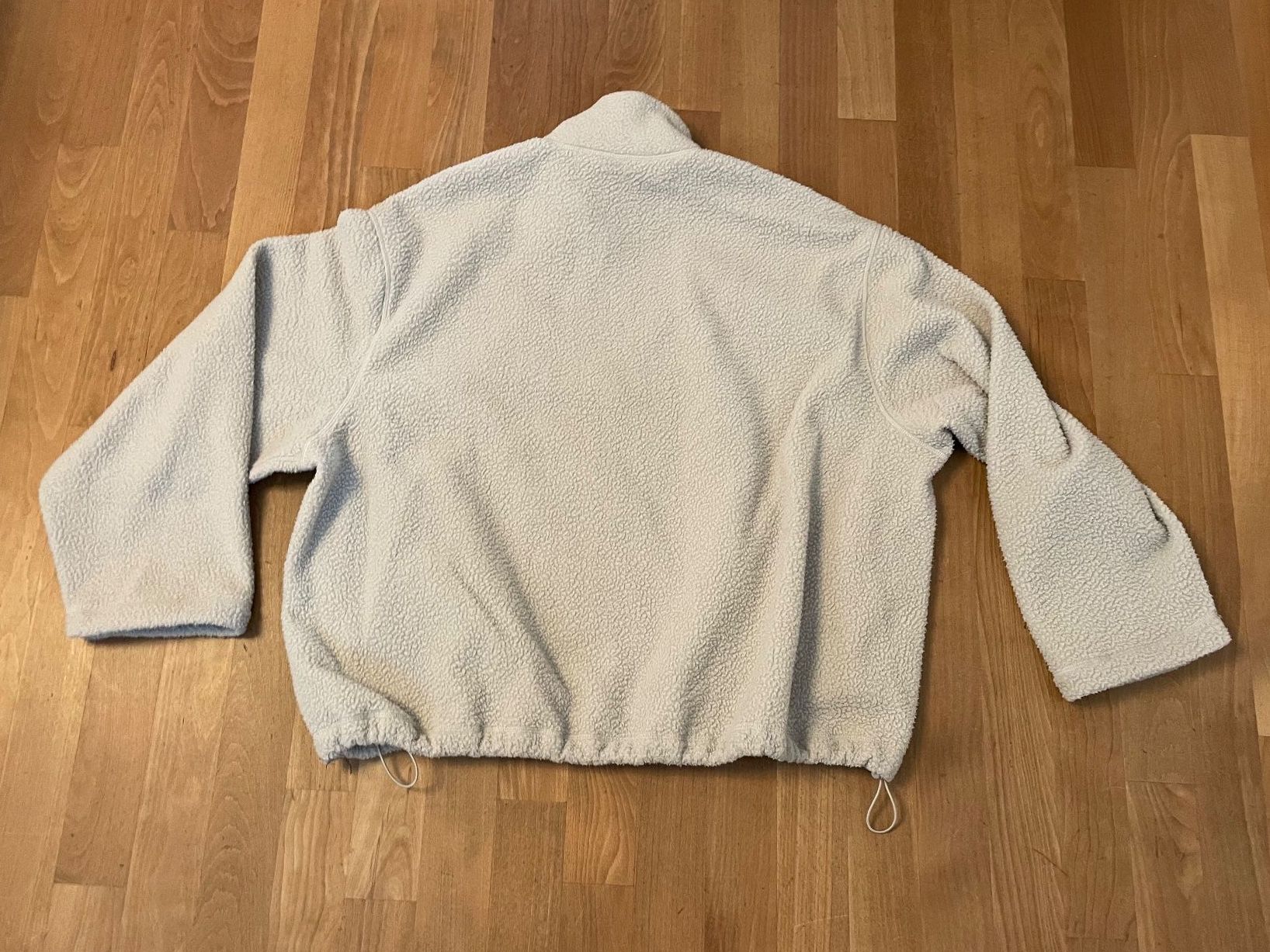 Weekday Pulls & Sweat-shirts: Weekday Fleece Pullover - guter Zustand - Gr. M – D'occasion à Winterthur par Schwestere 1