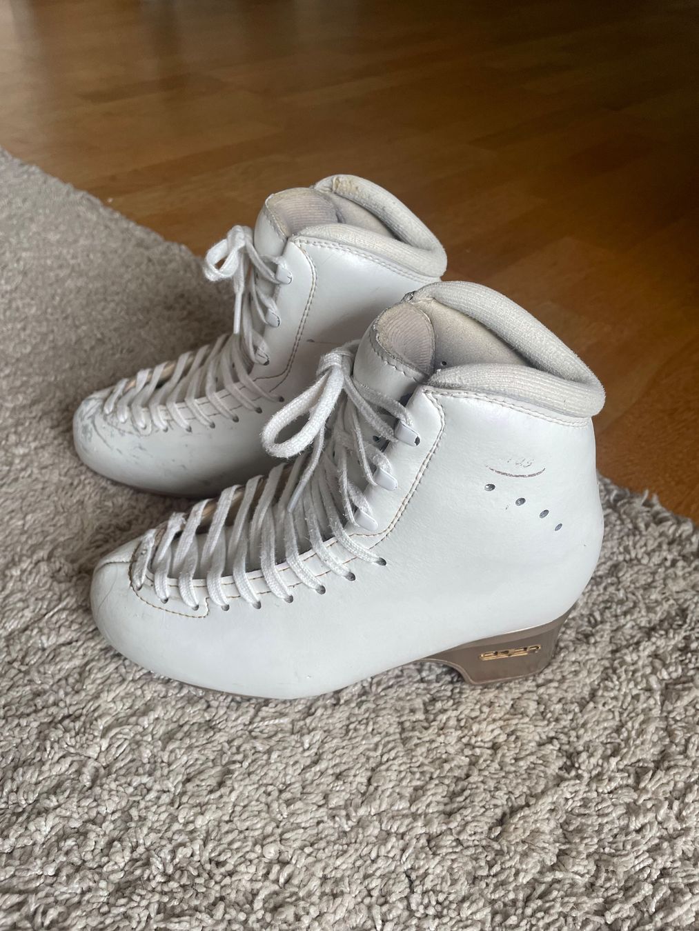 Edea Patins à glace: Schlittschuhe Edea Chorus 235C, gebraucht – D'occasion à Herrliberg par Nikano