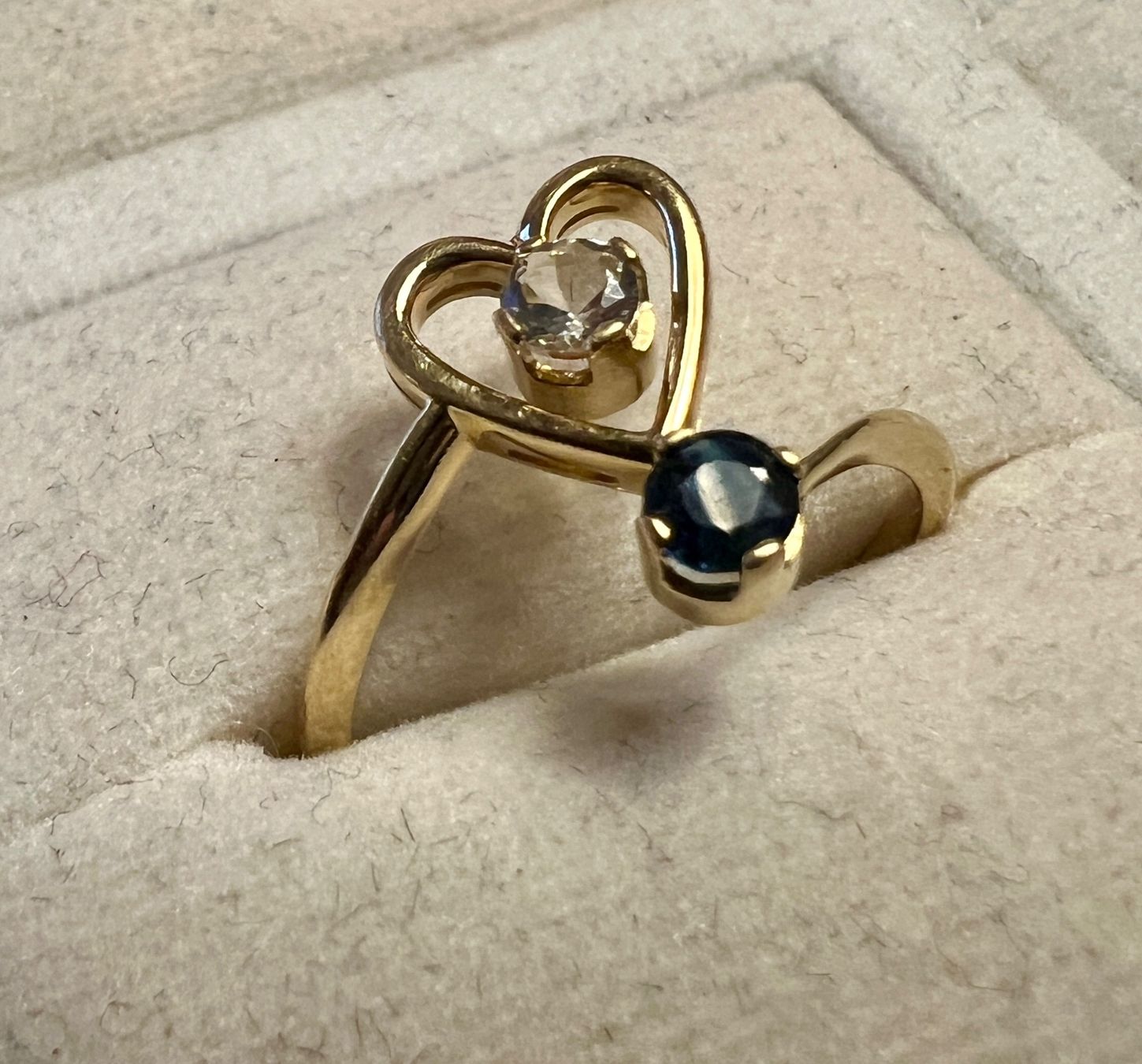 Anelli: Gold-Ring 18K mit Saphir und Herzstein – Usato da Chur venduto da Penting1935 1