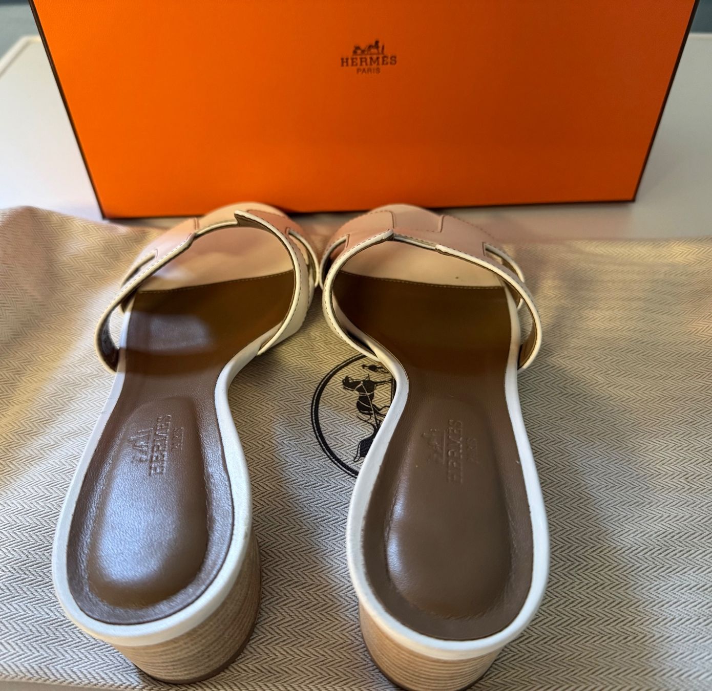 Hermès Scarpe da donna: Hermes Sandale mit Absatz 5cm – Usato da Pfäffikon ZH venduto da Margot1 1